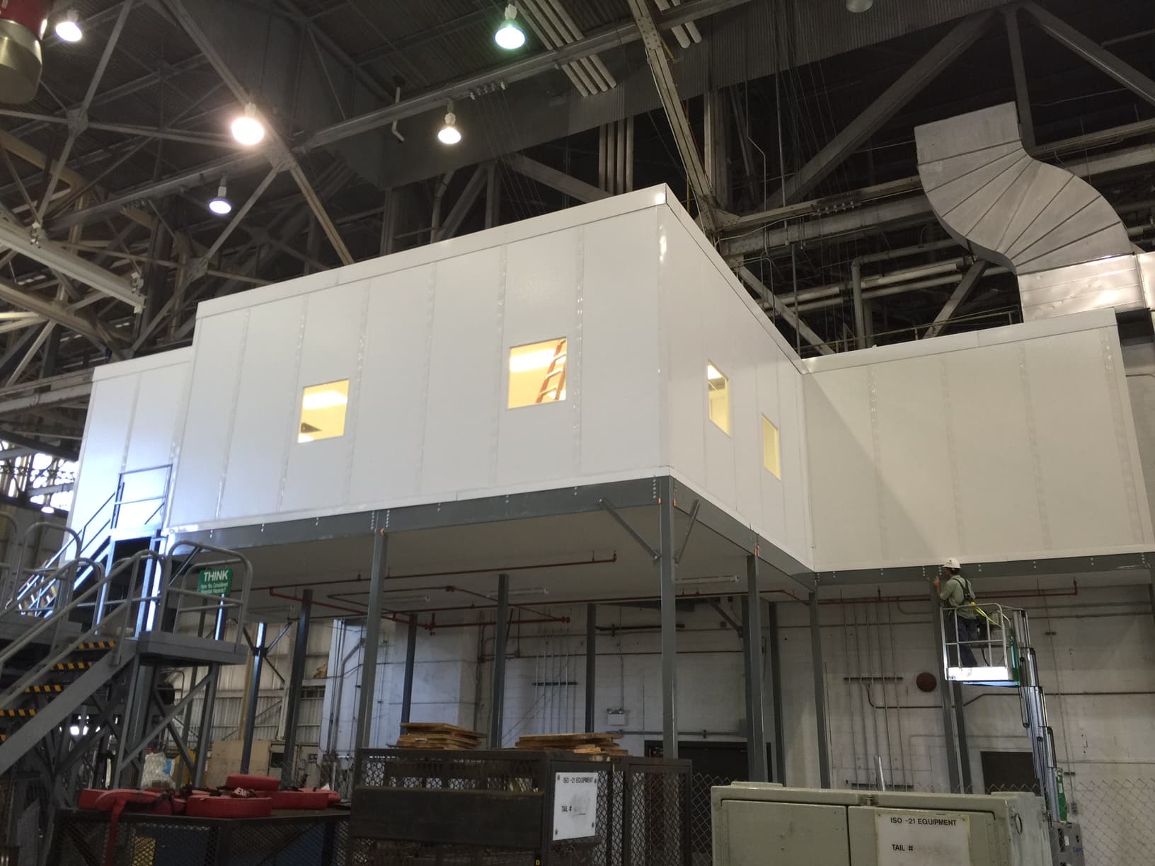 Mezzanine storage level