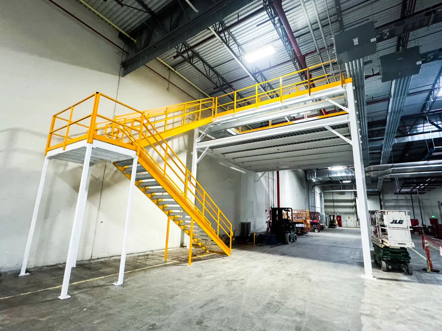 Industrial mezzanine platform
